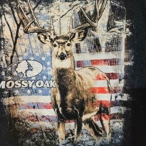 NEW Mossy Oak Tee~Deer~American Flag~Hunting~XL